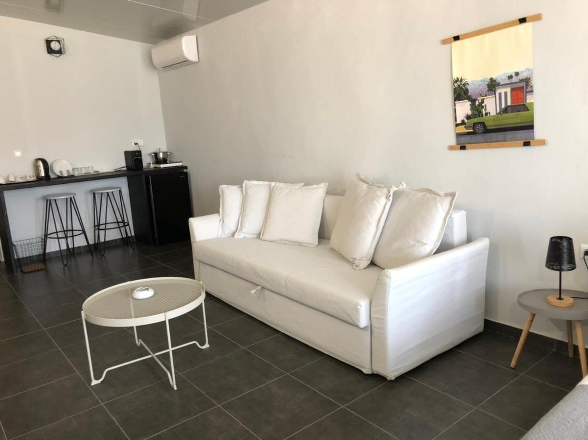 Glykanisos Suites Néa Péramos 외부 사진